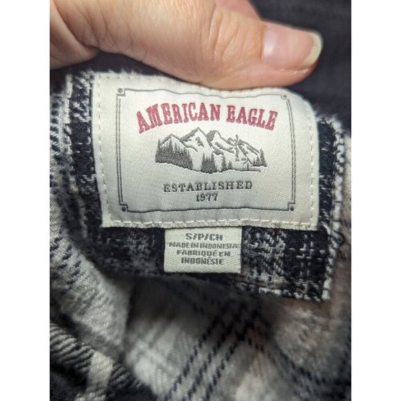 American Eagle Women's S Black White Split Plaid Cropped Button Front Hoodie - Picture 10 of 16